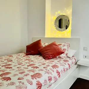 marinac3-precioso-apartamento-con-patio-en-el-centro.hotelsinnerja.org/